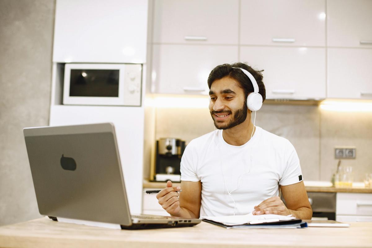 Qu’est-ce qu’un webinaire : guide pour débutants